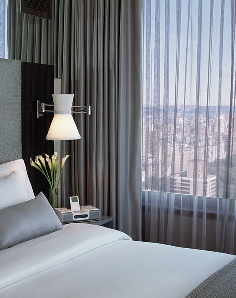 Hotel Style Bedroom, Nyc Rooms, London Hotel, Plain Curtains, Hotel Room Design, Stylish Curtains, Beautiful Curtains, London Hotels, Bedroom Hotel