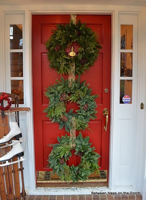 Triple Wreaths on Front Door Between Naps on the Porch Love this idea, going to do this Christmas Entry, Front Door Christmas Decorations, Christmas Front Porch, Christmas Front Doors, Christmas Porch Decor, Front Porch Decorating, Christmas Porch, Christmas Decorations Rustic, Christmas Door Decorations