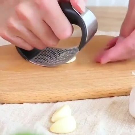 Healthy Food Garlic Presser, Garlic Presses, Garlic Mincer, Garlic Crusher, Happy Kitchen, Ice Cube Maker, Premium Food, Tools Kitchen, Crushed Garlic