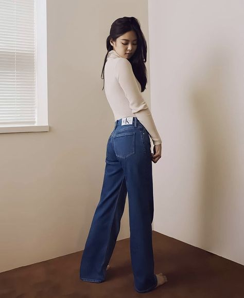 Jennie Pics, Jennie Calvin Klein, Jennie Wallpaper, Jennie Lisa, Jennie Kim, Blackpink Fashion, Blackpink Jennie, Paris Fashion, Paris Fashion Week