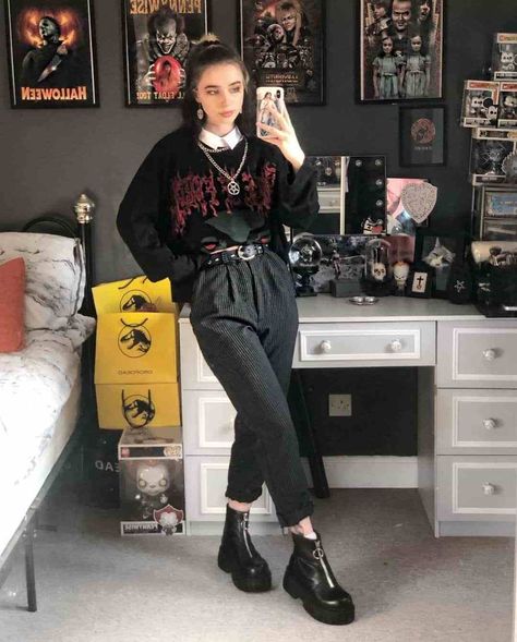 50+ Grunge Outfits that will Inspire you! 11 Ariana Magee-ginn, Gothabilly Decor, Comfy Goth Outfits, Styl Grunge, E Girl Style, Moda Grunge, Book Outfits, Look Grunge, E Girl Outfits