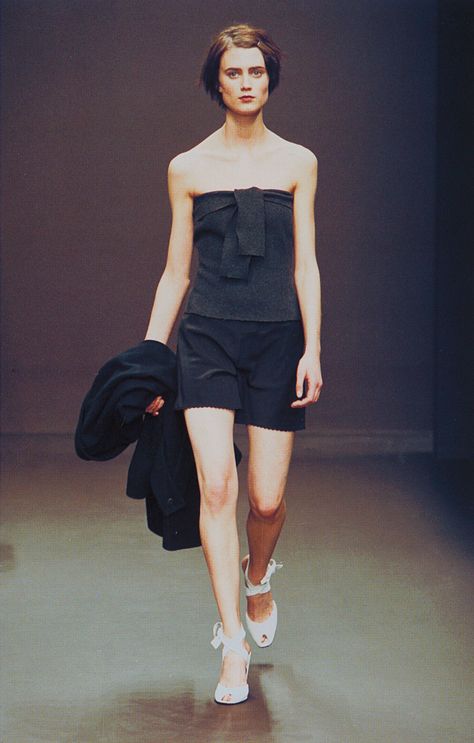 Miu Miu 2000s Runway, Miu Miu 2000, Miu Miu 90s, Miu Miu Runway, Prada 2005, 2000 Fashion, Micro Skirt, 90's Fashion, Press Tour