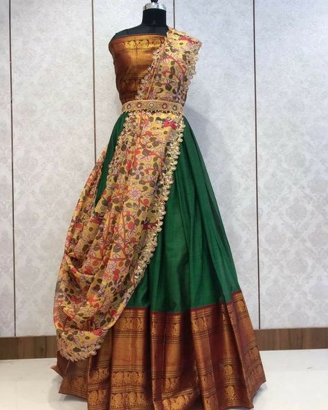 Banarasi Half Saree Blouse Designs, Kalamkari Langa Voni, Girls Frocks, Dupatta Design, Langa Voni, Kalamkari Dresses, Dori Work, Ghaghra Choli, Pattu Pavadai