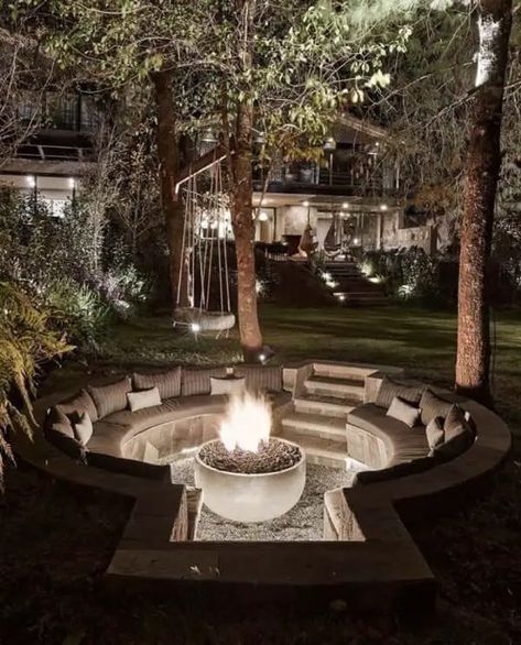 Bonfire Pit Aesthetic, Fire Pit Pool Combo, Inground Fire Pit With Seating, In Ground Fire Pit With Seating, Concrete Fire Pit Area, Outdoor Fire Pit Ideas Backyards, Outside Fire Pit Ideas, Winter Fire Pit, Bonfire Backyard