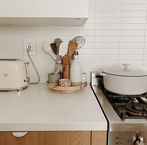 Kitchen Lazy Susan Ideas, Kitchen Utensil Holder Ideas, Kitchen Lazy Susan, Colonial Revival House, Wooden Lazy Susan, Wood Lazy Susan, Reading Diy, Diy Marble, Wooden Kitchen Utensils