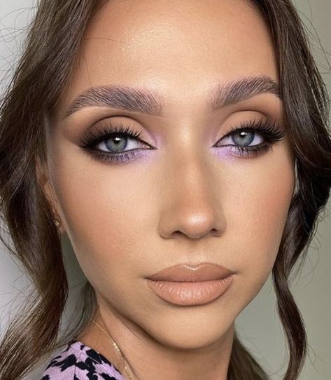 Smokey Eye With Purple Accent, Purple Wedding Eye Makeup, Lilac Outfit Makeup Ideas, Lilac Make Up Look, Wedding Makeup Lilac, Makeup For Lilac Outfit, Lilac Bridesmaid Makeup, Purple Eye Looks Eyeshadows, Makeup With Lilac Outfit