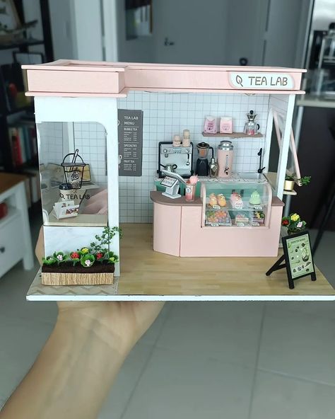 Miniature boba tea shop For sale #miniatures #miniatureart #bobatea Boba Store, Sims Architecture, Boba Tea Shop, Boba Shop, Mini Cafe, Cozy Coffee Shop, 2024 Wishlist, Cozy Coffee, Sims House Design