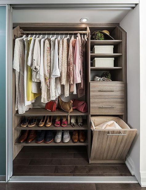 Chic condo closet features a clothes rail over stacked floating brown melamine shoe shelves. Laundry Wardrobe, Organized Clothes, Drawer Clothes, Organization Drawers, Small Closet Storage, Organiser Son Dressing, Smart Wardrobe, Smart Closet, Shelves Floating