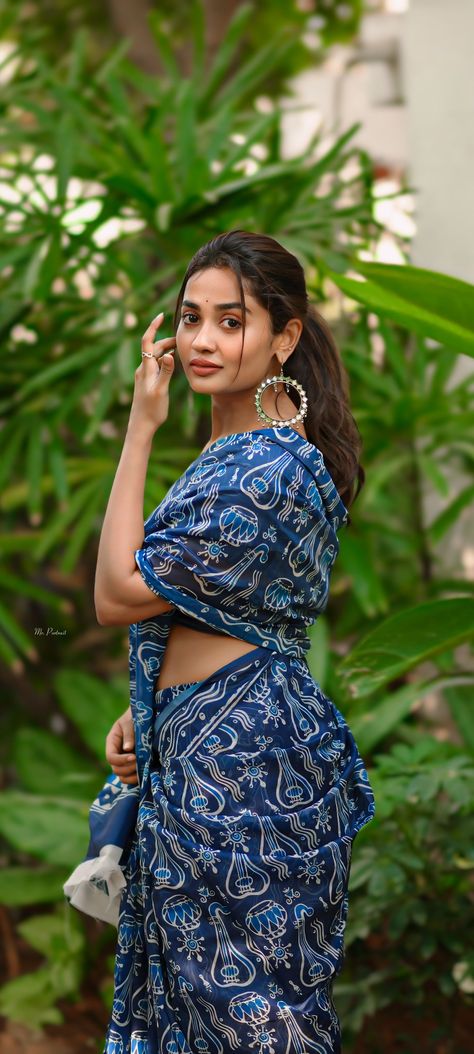 Teju Ashwini, Actors Illustration, Lucky Wallpaper, Wifey Material, Indian Photoshoot, Beautiful Dresses Short, Insta Models, Indian Attire, Beautiful Smile Women