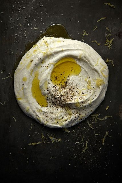 whipped ricotta with lemon and olive oil Být Fit, Whipped Ricotta, Joy The Baker, Olive Oil Recipes, High Tea, Finger Food, Food Glorious Food, Appetizer Snacks, Food Styling