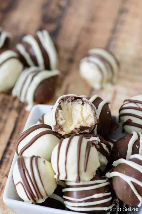 Baileys Irish Cream Truffles Irish Cream Desserts, Irish Cream Truffles, Delight Recipes, Baileys Dessert, Baileys Irish Cream Recipes, Boozy Baking, Irish Cream Recipe, Irish Desserts, Baileys Recipes