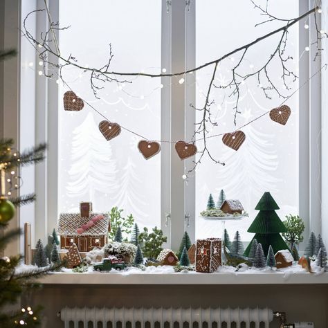 5 fina julpyssel och juldekorationer du kan göra själv | ELLE Ikea Christmas, Christmas Week, Swedish Christmas, Paper Christmas Tree, God Mat, Paper Tree, Indoor Christmas Decorations, 3d Christmas, Christmas Window