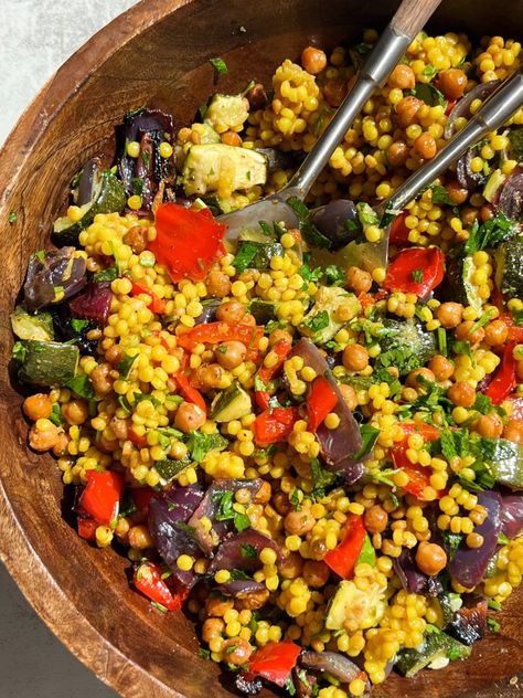 Pearl Couscous with Roasted Vegetables & Chickpeas - Something Nutritious Couscous With Roasted Vegetables, Roasted Vegetable Couscous, Grain Salads, Vegetable Couscous, Vegan Recepies, Main Salad, Honey Mustard Salmon, Pearl Couscous, Vegan Meat