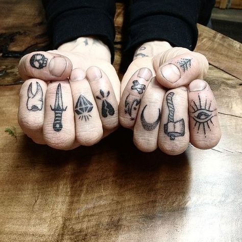 #smalltattooideas #handtattoos Check out our website for more Tattoo Ideas 👉 positivefox.com Men Finger Tattoos, Acab Tattoo, Tattoo Main, Model Tattoos, Tato Flash, Small Finger Tattoos, Tato Henna, Finger Tats, Knuckle Tattoos