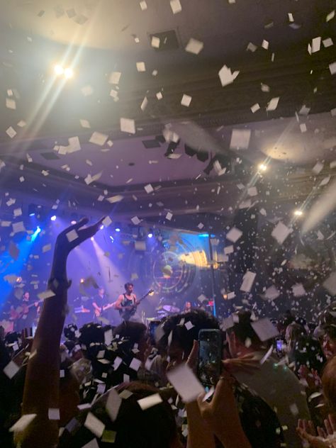 Aesthetic concert night photo ideas confetti fun night put bruno major party crowd concert end pictures celebration picture inspiration photo Night Photo Ideas, Bruno Major, Party Crowd, Aesthetic Concert, Job 3, Night Photo, Concert Aesthetic, Picture Inspiration, Inspiration Photo