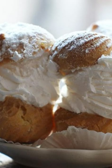 THE WISCONSIN STATE FAIR CREAM PUFF State Fair Cream Puffs, Paris Patisserie, Wisconsin State Fair, Cream Puff Recipe, Fair Food, Wisconsin State, Cream Puff, Dessert Dips, Catering Business