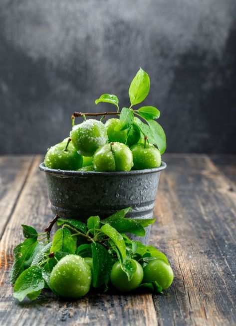 Green Plums, Plum Juice, Coffee Shop Photography, Cool Green, Mini Bucket, Oranges And Lemons, Green Grapes, Fresh Fruits And Vegetables, Delicious Fruit