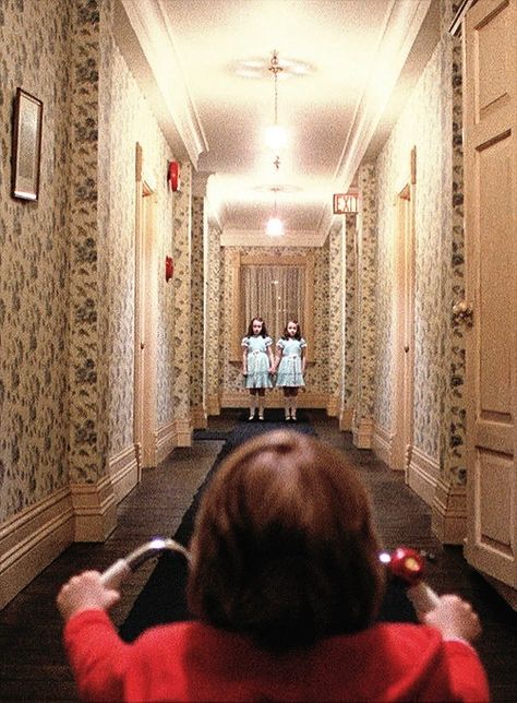 REDRUM.REDRUM! Classic Horror Movies Aesthetic Wallpaper, Horror Movies Pics, Scary Movie Pictures, Famous Horror Movie Scenes, Horror Movie Images, The Shining Iphone Wallpaper, Vintage Slasher Aesthetic, Classic Horror Movie Aesthetic, Vintage Horror Movie Aesthetic