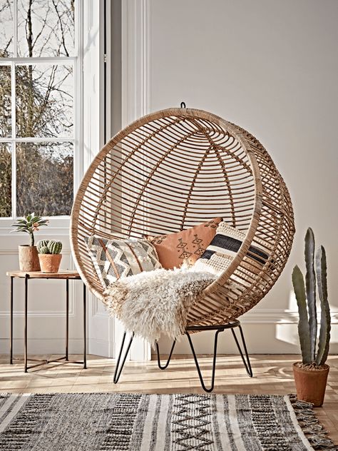 Modern Occasional Chairs, Pallet Furniture Living Room, Dekorasi Kamar Tidur, Modern Home Furniture, Selling Furniture, Bedroom Chair, Rattan Furniture, Boho Living Room, A Living Room