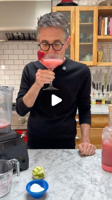 J.M. Hirsch on Instagram: "This might be the coolest #freezerdoorcocktail I’ve ever done — a freezer door frozen strawberry daiquiri! The goal was to create a mixture of fruit, sweetener and rum that has just the right freezing point to turn slushy without freezing solid. You are welcome!  This is one of the recipes you requested for the bonus chapter to my new book, Freezer Door Cocktails. The book is out 2 July and anyone who pre-orders will get the bonus chapter of all the recipes everyone asked for. See link in bio for pre-order details and stay tuned for how to get your free chapter. * * #mixology #bartender #liquor #cocktailculture #cocktails #cocktail #batchcocktails #freezerdoorcocktails" Freezer Door Margarita, Freezer Door Cocktails, Freezer Cocktails, Freezer Door Cocktail Recipes, Strawberry Daiquiri Recipe, Frozen Strawberry Daiquiri, Cocktails And Canapes, Frozen Daiquiri, Freezing Point