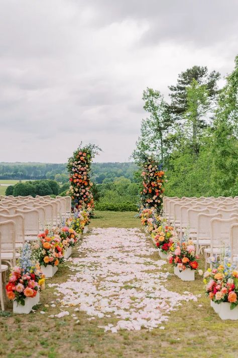 A Spring Wedding in Georgia With a Pastel Color Palette Farmers Market Wedding Flowers, Wedding Theme Pastel Colors, Spring Wedding Alter Ideas, Late Summer Garden Wedding, Light Pastel Wedding Colors, Colourful Spring Wedding, Colourful Pastel Wedding, Spring Wedding Colors Groomsmen, June Garden Wedding