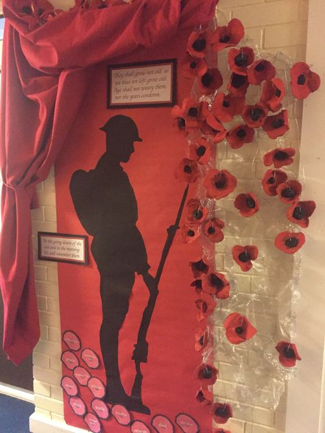 Poppy Display School, Remembrance Display School, Remembrance Day Door Display, Poppy Display Ideas, Remembrance Display, Clay Poppies, Remembrance Day Activities, Remembrance Day Art, Poppy Craft