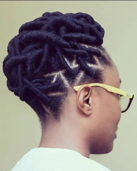 Thread Hairstyles — What You Should Know About African Threading – Svelte Magazine Game Of Fros, Threaded Hairstyles, Thread Hairstyles, Wool Hairstyles, Brazilian Wool Hairstyles, African Threading, Brazilian Wool, Hair Threading, Natural Hair Bun Styles