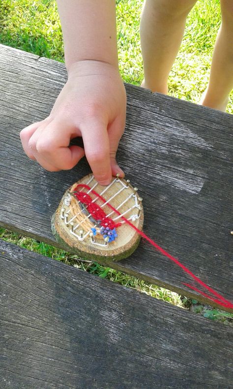 Nature Weaving, Forest School Activities, Waldorf Crafts, Nature School, Forest School, Weaving Projects, Camping Crafts, Camping Art, Childrens Crafts