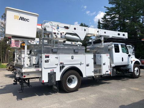 Bucket Truck Lineman, Small Ladder, Bucket Truck, Transmission Line, Emergency Vehicles, Old Trucks, Pregnancy Photos, Recreational Vehicles, Photo Ideas