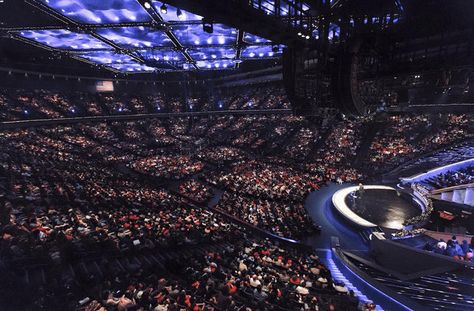 10 of the Biggest Megachurches in Texas Biggest Concert Crowd, Indoor Theater, Mega Church, Church Design Architecture, Church Fellowship, Church Building Design, Lakewood Church, Concert Crowd, Church Aesthetic