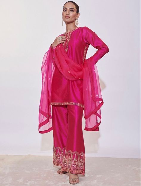 Pink Pakistani Suit, Pink Dress Design, Pink Salwar Suit, Dresses For Women Traditional, Indian Formal Wear, Ethnic Fashion Indian, Pakistani Party Wear Dresses, Rose Dark, Indian Outfits Lehenga