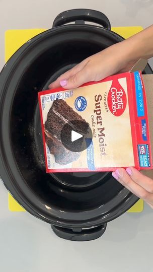 1.4M views · 10K reactions | oreo lava cake in the crockpot #oreo #crockpot #cake #slowcooker #cakeidea #cakerecipe #recipeoftheday #bestrecipes #yummyfood #foodie #lavacake #dessert #dessertoftheday | Jacky’s Kitchen | Jacky’s Kitchen · Original audio Cake In Crock Pot, Lava Cake Recipe Crock Pot, Oreo Lava Cake, Crockpot Desserts Easy, Cake Mix Cake Recipes, Crockpot Cake Recipes, Crockpot Lava Cake, Slow Cooker Chocolate Cake, Crockpot Cake