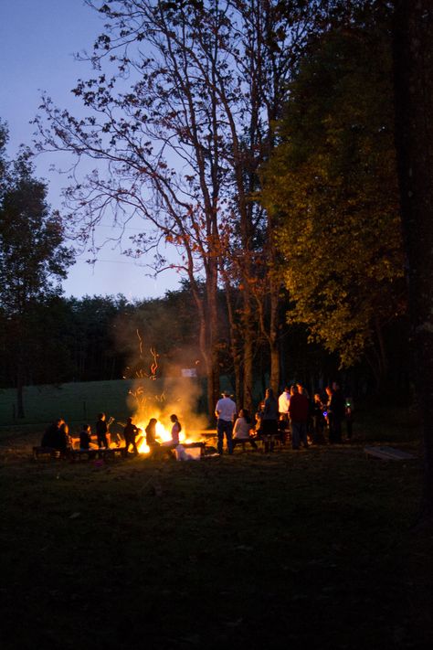 The bonfire at the end of a wonderful October wedding day. Fall Wedding Bonfire, Bonfire Proposal, Bonfire Wedding Reception, Country Bonfire, Forest Celebration, Wedding Bonfire, Bonfire Wedding, Midsummer Nights Dream Party, Witchy Wedding