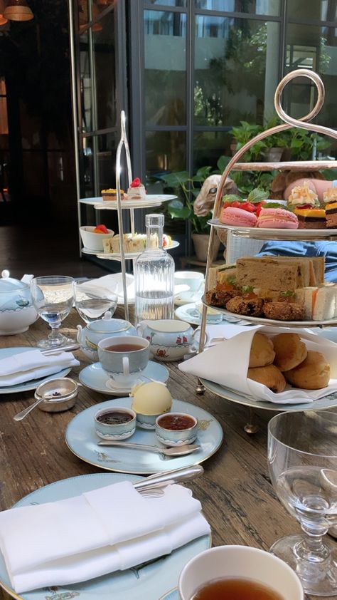 #london #city #afternoon #tea #afternoontea #hamyard #hotel #travel #lifestyle #staycation Afternoon Tea In London, London Breakfast, Wood Spa, Tea Spa, Afternoon Tea London, Boston Vacation, Langham Hotel, London Tea, Chicago Hotels