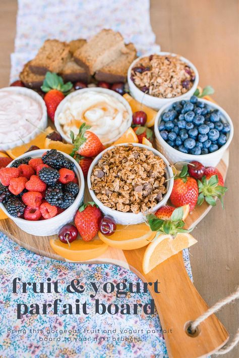 Healthy Brunch Board, Breakfast Parfait Board, Breakfast Display Ideas Simple, Yogurt Board Ideas, Parfait Brunch Ideas, Healthy Brunch Board Ideas, Fruit And Yogurt Charcuterie Board, Yogurt Charcuterie Board Ideas, Yogurt Parfait Board