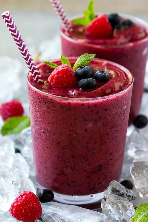 Frozen Fruit Smoothie Smoothie Dinner, Frozen Fruit Smoothie, Healthy Fruit Smoothies, Milk Shakes, Juice Plus, Berry Smoothie, Fruit Smoothie Recipes, Frozen Fruit, Healthy Smoothie