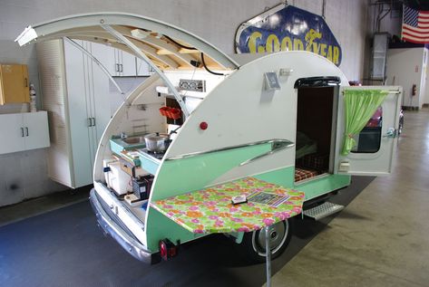 Teardrop campers.. I want one.  Adventures!! Teardrop Caravan, Teardrop Camping, Motorhome Interior, Teardrop Campers, Camper Interior Design, Teardrop Camper Trailer, Tiny Camper, Small Trailer, Vintage Campers Trailers