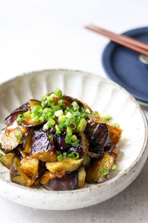 This eggplant teriyaki is ready in 10 minutes! Coat with potato starch, pan fry and toss with a sweet teriyaki sauce and it will be a tasty side dish. Eggplant Teriyaki, Healthy Japanese Recipes, Japanese Vegan, Japanese Eggplant, Japanese Side Dish, Sweet Teriyaki Sauce, Teriyaki Recipe, Eggplant Recipe, Pan Fry