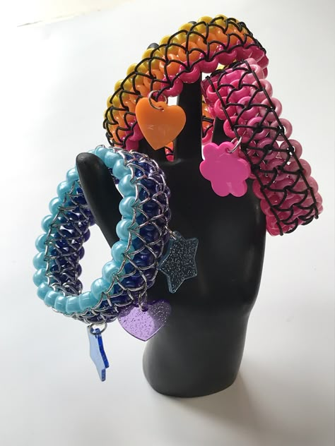 Kandi Hair Clips, Kandi Fidget Toy, Kandi Ladder Stitch, Rave Kandi Ideas, Kandi Inspiration, Kandi Cuff Patterns, Kandi Inspo, Diy Kandi Bracelets, Pony Bead Bracelets