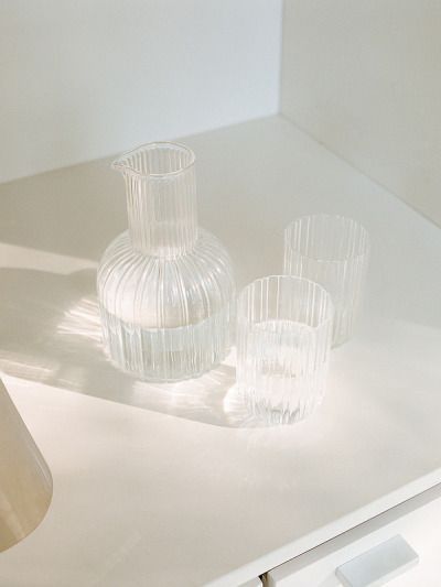 Dwell Magazine, Decor Minimalist, Glass Vases, Cheap Decor, White Aesthetic, Cheap Home Decor, 인테리어 디자인, Home Decor Accessories, Home Remodeling