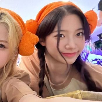 kazuha yunjin chaewon le sserafim le ssera icons matching icons matching pfps aesthetic orange pfps kazuha orange aesthetic orange fish hats headbands cute icons kpop matching icons selcas selca pfps for 3 kpop #kpop #kazuha #yunjin #chaewon #matching #kpop #icons #icon #selca #aesthetic #orange #aes #3 Y2k Pfp Insta, Bff Pfp Matching Aesthetic, Pfp Insta, Snapchat Filters Selfie, Y2k Pfp, Last Minute Birthday Gifts, Best Friend Match, Hyunjin And In, Fotos Goals