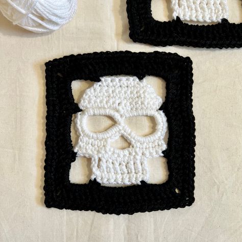 Skull Granny Square, Skull Crochet, Crochet Skull Patterns, Crochet Skull, Baby Booties Knitting Pattern, Crochet Needlework, Crochet Motif Patterns, Halloween Crochet Patterns, Handyman Services