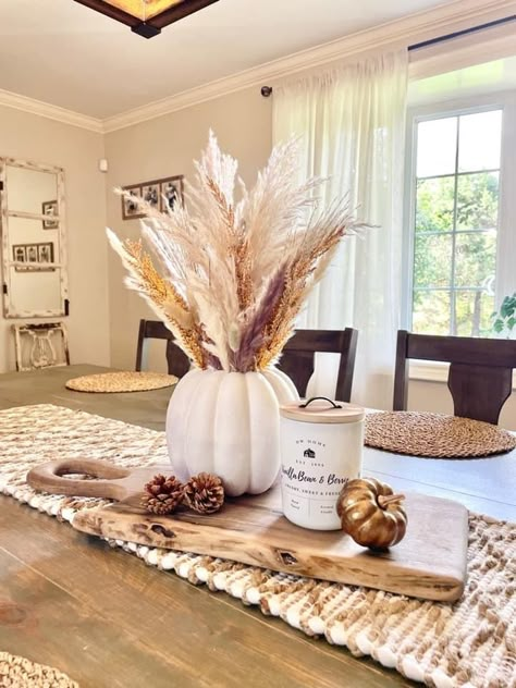 Kitchen Table Fall Centerpiece, Fall Decor Indoor, Fall Decor Living Room, Fall Dining Table Decor, Table Fall Decor, Fall Apartment Decor, Fall Dining Table, Autumn Dining, Easy Fall Decor