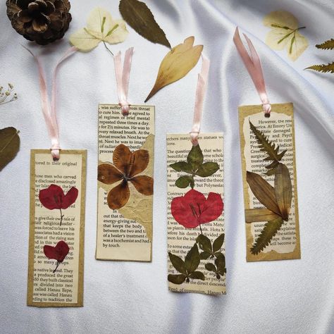 How Make Bookmark, Pressed Leaf Bookmarks, Nature Bookmarks Diy, Vintage Bookmarks Handmade, Creative Bookmarks Art, Unique Bookmarks Handmade, Dried Flower Bookmarks, Bookmarks Crochet, Pressed Flower Bookmarks