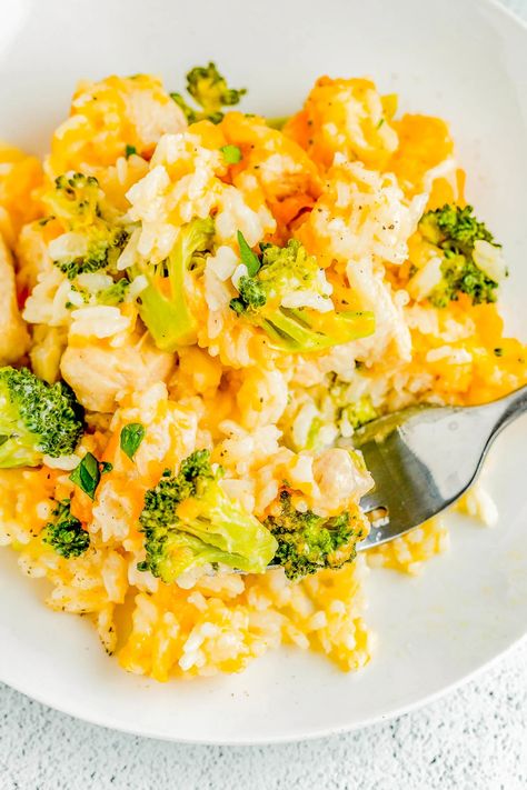 30-Minute Chicken Broccoli and Rice Casserole — This casserole is quick, EASY, and made in one skillet on your stove! No baking required. This recipe is a meal-in-one with protein, veggies, and carbs and is ready in just 30 minutes! It’s perfect for busy weeknights and can be CUSTOMIZED using whatever veggies you have on hand! Chicken Broccoli And Rice Casserole, Broccoli And Rice Casserole, Stove Top Chicken, Broccoli And Rice, Protein Veggies, Minute Chicken, Stovetop Chicken, Chicken Broccoli Rice Casserole, Chicken Broccoli Rice