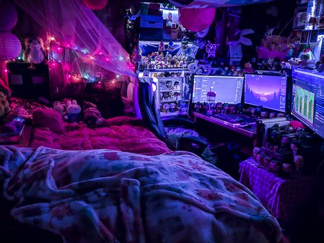 Sala Grunge, Room Grunge, Grunge Bedroom, Gamer Room Decor, Otaku Room, Chill Room, Neon Room, Grunge Room, Indie Room