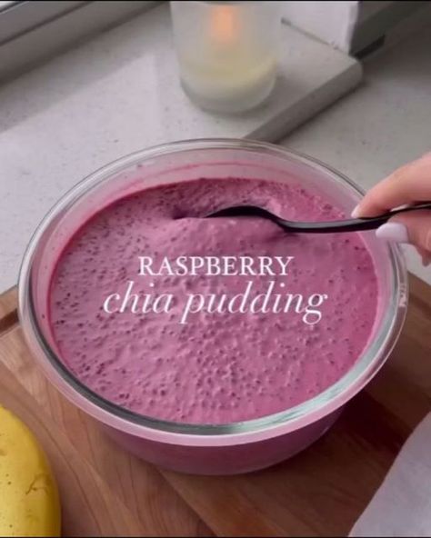 Low Calorie Chia Pudding, Over Night Chia Pudding, Chia Seeds And Yogurt, Breakie Ideas, Blueberry Chia Seed Pudding, Diy Frozen Yogurt, Raspberry Chia Pudding, Blueberry Chia Pudding, Pudding Recept