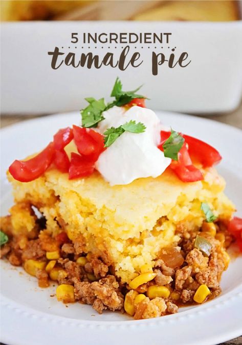 5 Ingredient Tamale Pie - easy, yummy dinner that the whole family will love! Easy Tamales, Tamale Pie Recipe, Taco Pie, Tamale Pie, Southern Kitchen, Easy Casserole, 5 Ingredient, Beef Dishes, Mexican Dishes