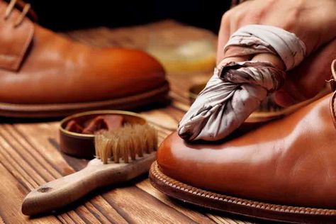 How to Polish Leather Boots to Perfection Shoe Shine Kit, Old Boots, Leather Work Boots, Brand Name Shoes, Shoe Polish, Walk In My Shoes, Old Shoes, Shoe Repair, Leather Conditioner