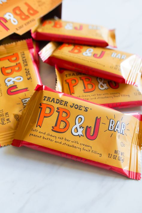 Trader Joe's PB & J Bars review | from bakeat350.net Trader Joes Packaging Design, Trader Joes Shopping List, Strawberry Bars, Joes Bar, Trader Joes Food, Weekly Review, Oat Bars, Fruit Filling, Sandwiches For Lunch